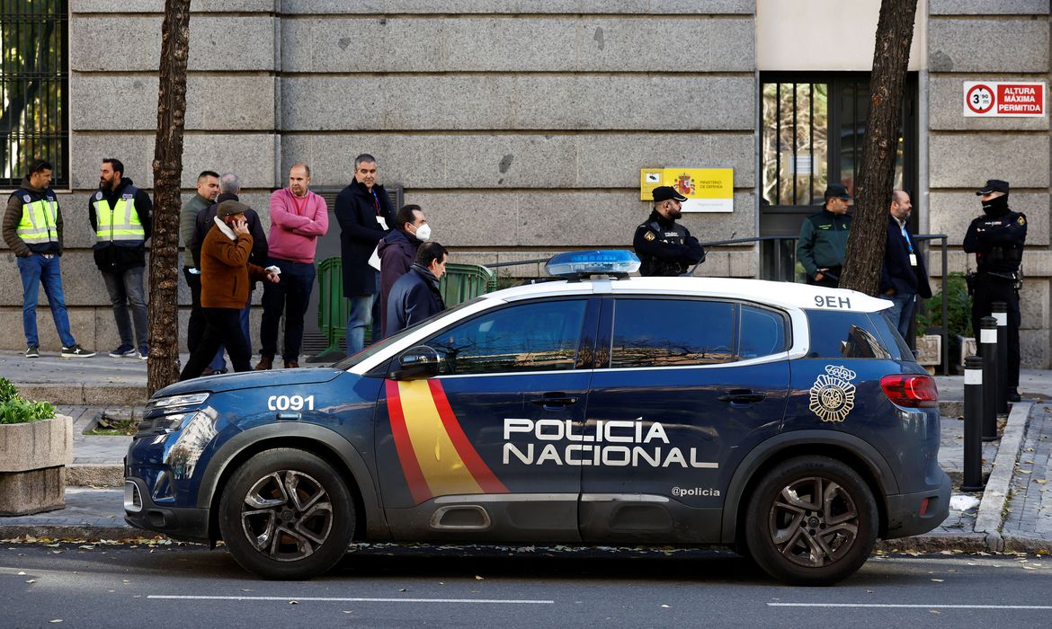 Cinco cartas-bomba são detectadas na Espanha e país reforça segurança