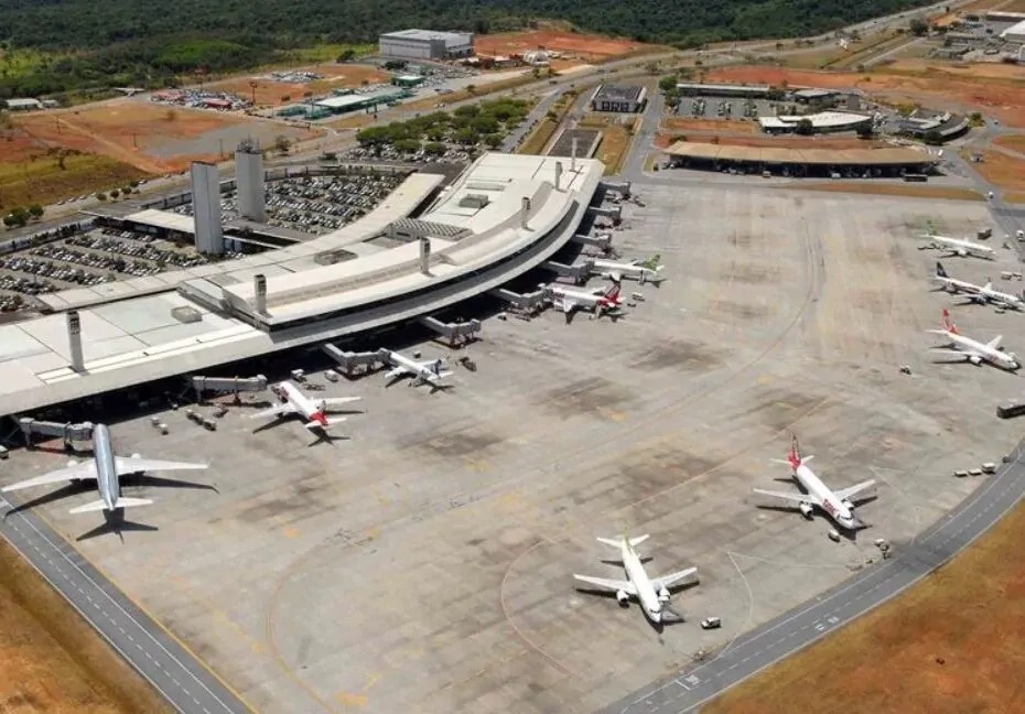 Avião tem problema técnico durante voo e retorna para aeroporto de BH