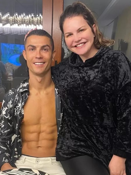 Irmã de CR7 impede marido de dizer ao vivo que Bolsonaro 'venceu' eleição