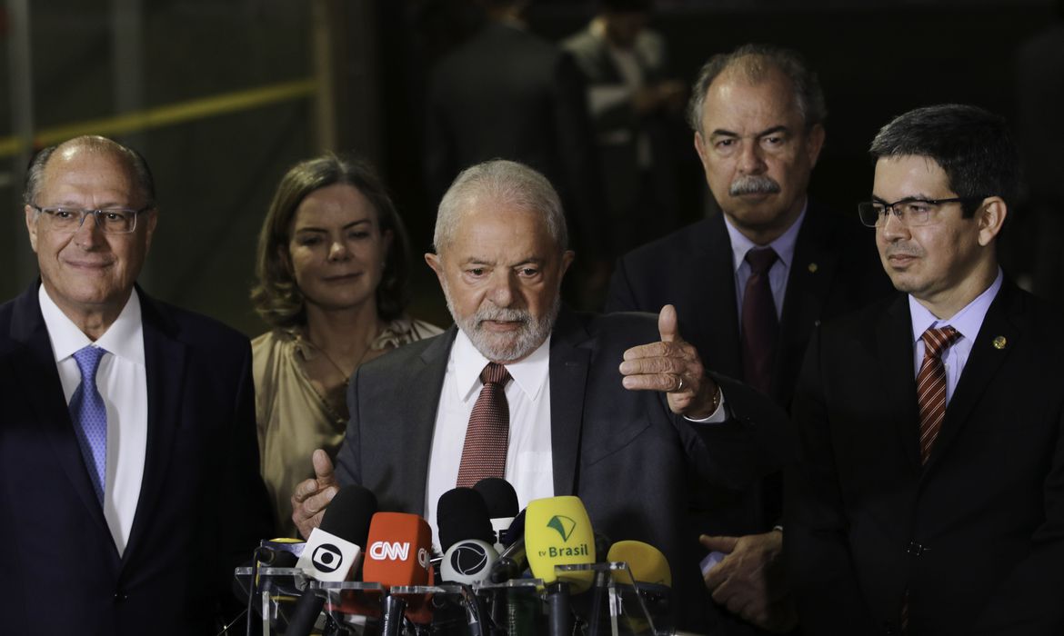 Lula deve começar governo com mais ministros que em 2003 e 2007