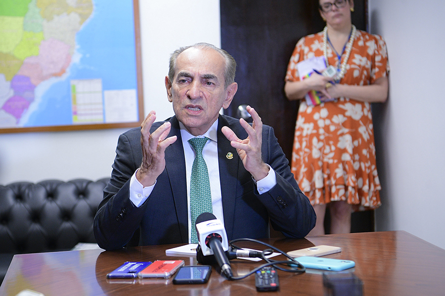 Relator do Orçamento diz que não deve ter indicação de novo regime fiscal na PEC