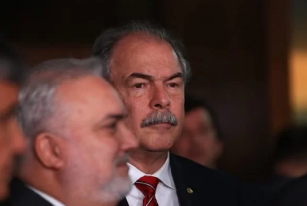 Mercadante descarta aumento para servidor em 1º momento do governo Lula