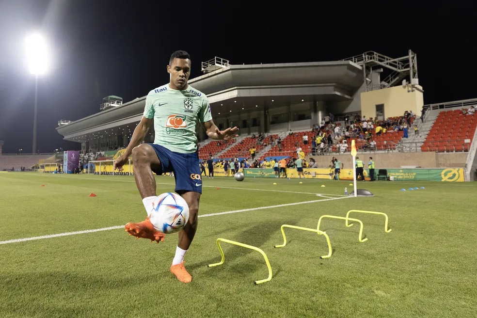 Alex Sandro volta a treinar, e Seleção pode ter contra Croácia a mesma escalação da estreia