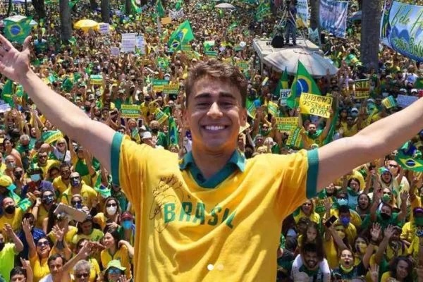 Moraes desbloqueia redes de 4 bolsonaristas que questionaram eleições