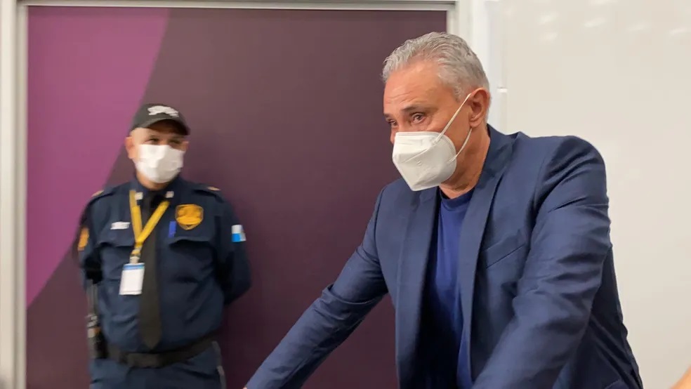 VÍDEO: Com Tite emocionado, Seleção chega ao Rio de Janeiro após eliminação na Copa do Mundo