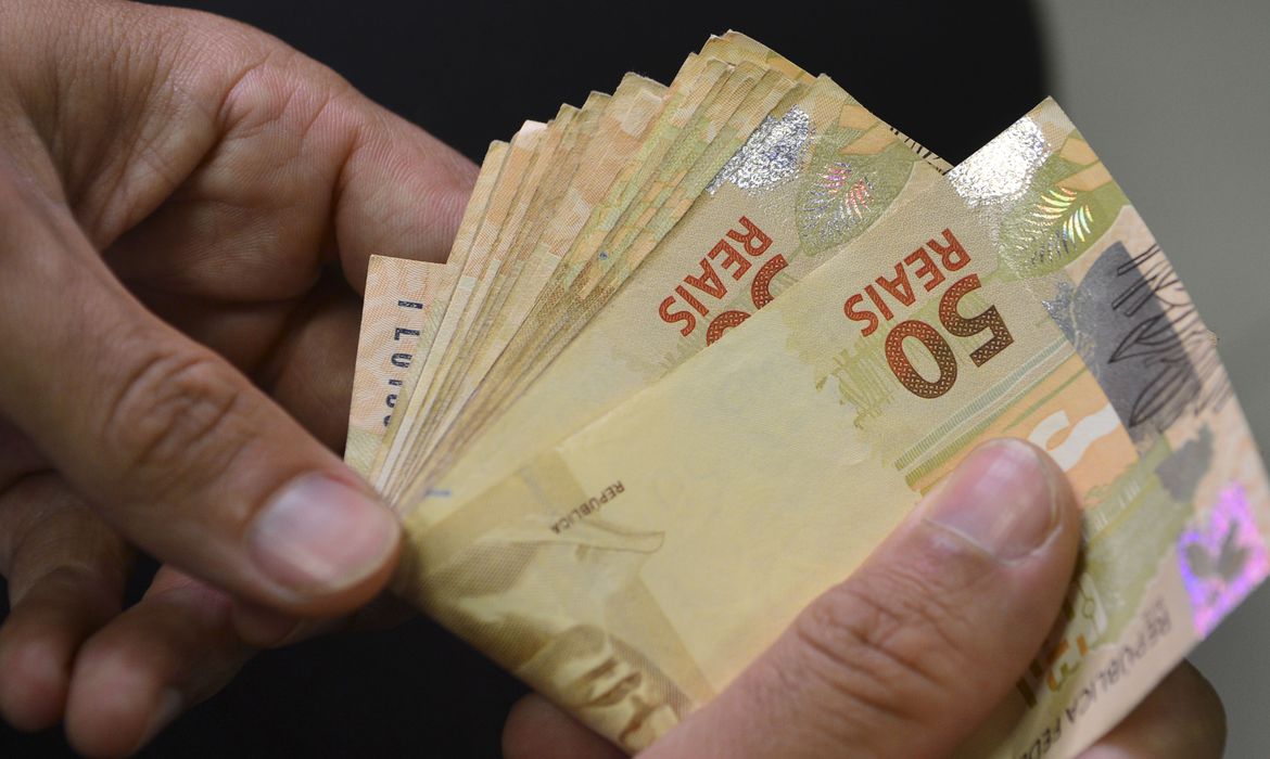 Governo Federal define o valor do salário mínimo para 2023; saiba quanto será