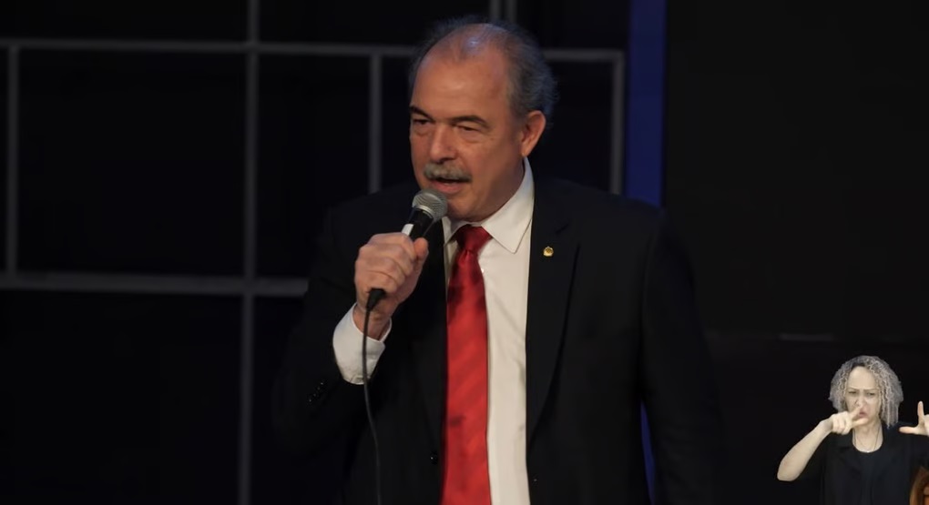 Lula anuncia Aloizio Mercadante como presidente do BNDES