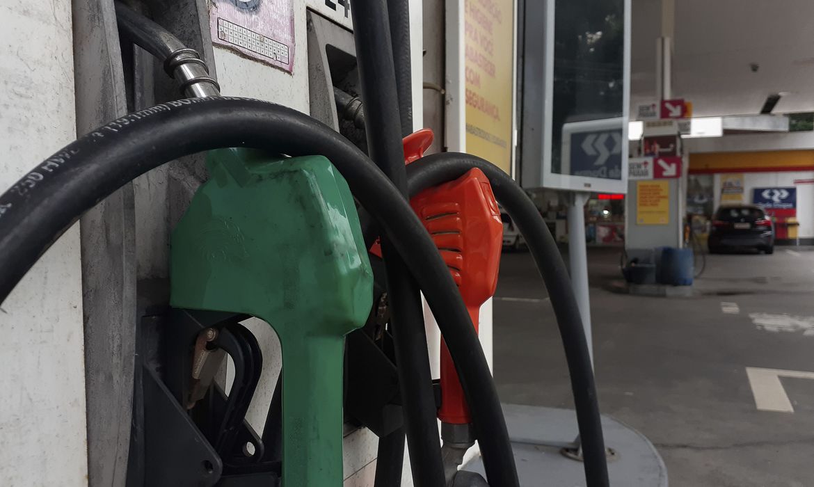 Preço da gasolina cai 0,13% nas bombas de abastecimento, mostra levantamento