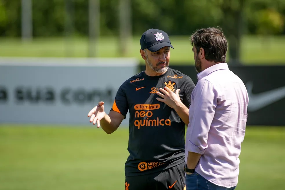 Em coletiva, presidente do Corinthians detona treinador: "Ele mentiu, fui enganado"