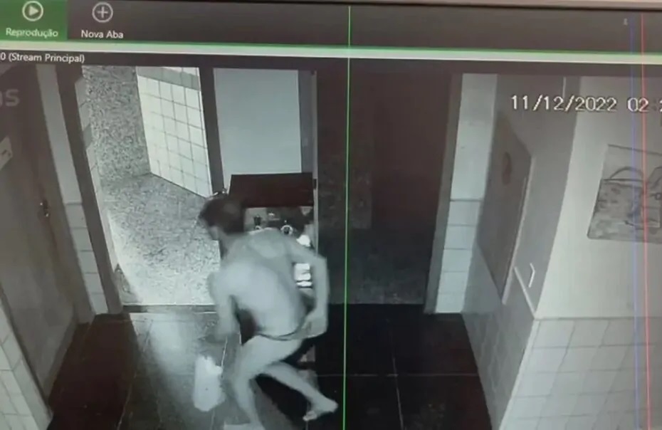 VÍDEO: Ladrão vestindo apenas calcinha furta escola no DF