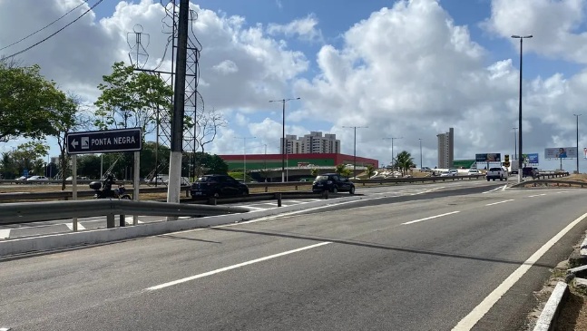 Nova agulha de acesso da marginal da BR-101 para o viaduto de Ponta Negra tem acesso liberado