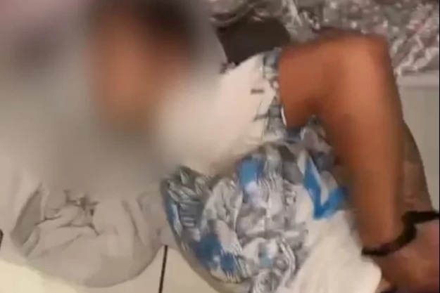 VÍDEO: Traficante se esconde em cama box para tentar fugir da polícia