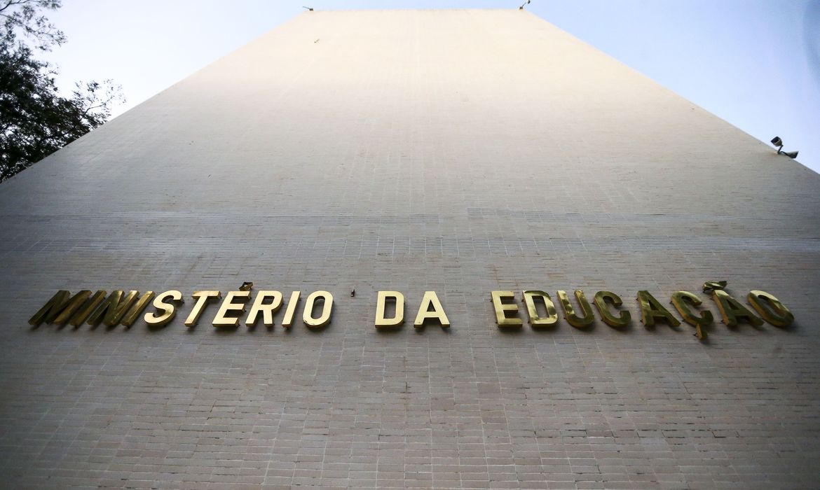 MEC informa desbloqueio de R$ 2 bilhões em orçamento das universidades