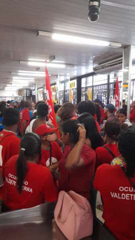 VÍDEO: Manifestantes invadem supermercado em Natal; ASSISTA