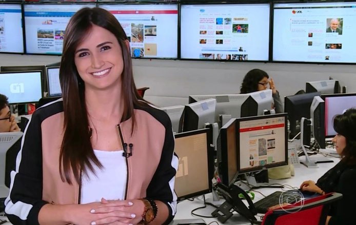 Jornalista musa da CNN Brasil posa de biquíni e quebra a internet; veja a foto