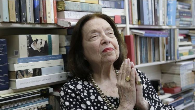 Morre primeira mulher presidente da Academia Brasileira de Letras