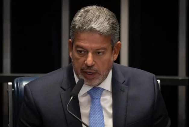 Lira promete votar PEC da Transição nesta terça