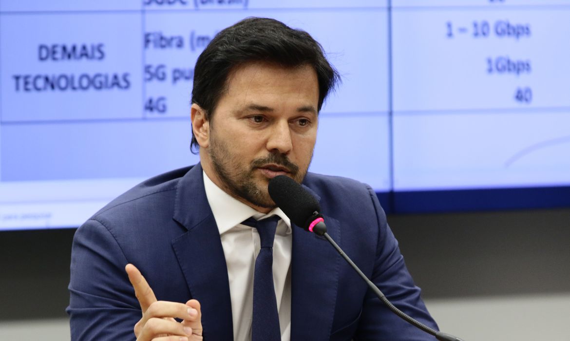 Fábio Faria reassume mandato na Câmara e Carla Dickson volta a ser suplente