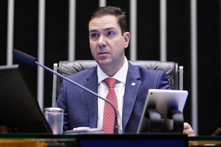 Câmara aprova reajuste de 18% para ministros do STF; salários vão a R$ 46,3 mil