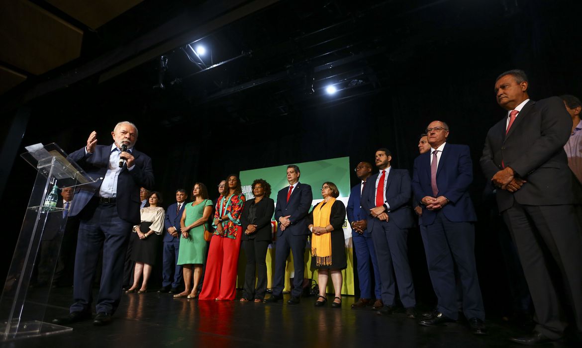 Nove ministros de Lula já estiveram envolvidos em escândalos e foram alvos de inquérito judiciais