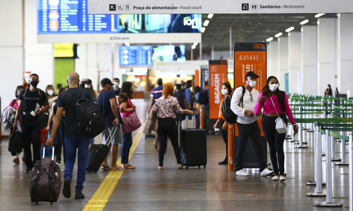 Pilotos e comissários suspendem greve às vésperas de Natal