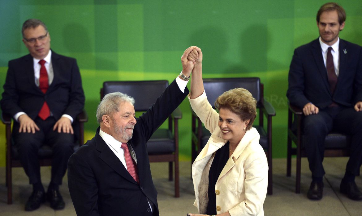 Lula repete cinco nomes de Dilma para os ministérios