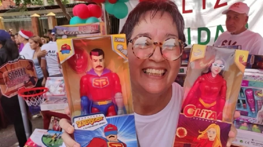 Maduro e primeira-dama viram presente de Natal na Venezuela