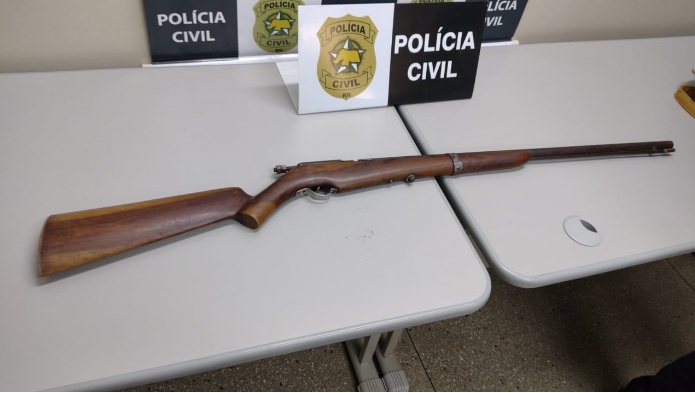 Homem é preso suspeito de ameaçar a companheira com peixeira e arma na Grande Natal
