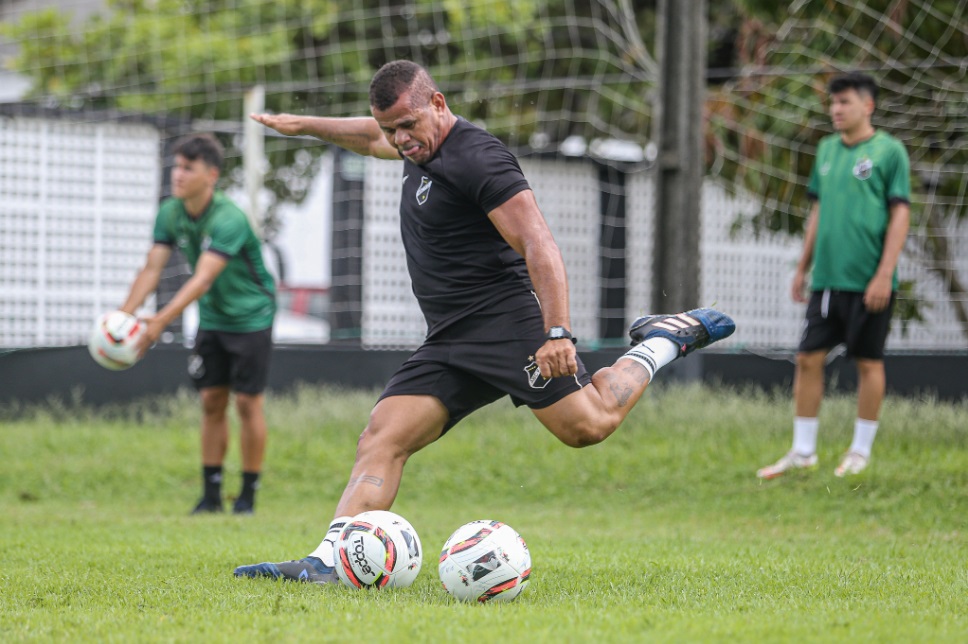 Preparador de goleiros do ABC é desligado do clube após dois anos