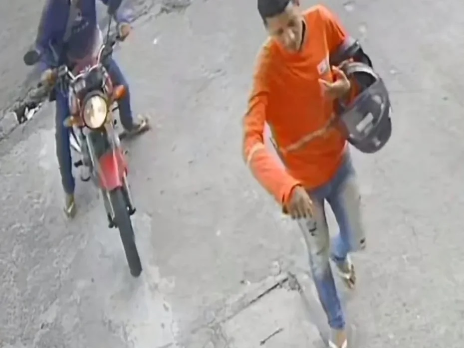 Polícia Civil divulga imagens com suspeitos de roubo de moto na zona Leste de Natal