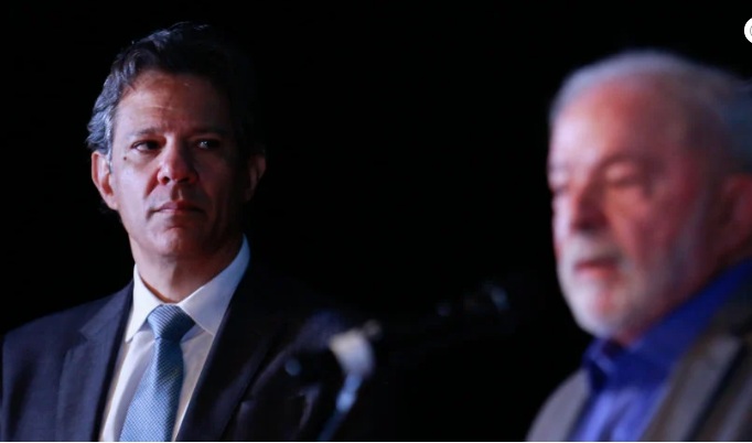 Lula decide voltar a cobrar imposto federal sobre combustíveis