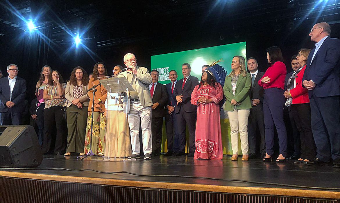 Lula anuncia novos ministros do seu novo governo; confira os nomes