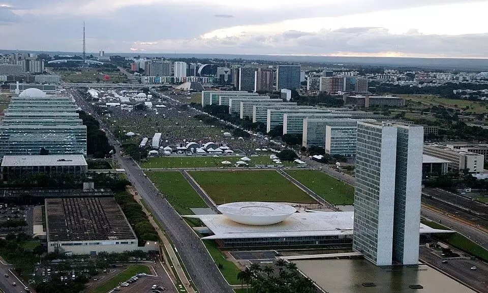 Brasil está de luto por Pelé, mas posse de Lula mantém festas e shows