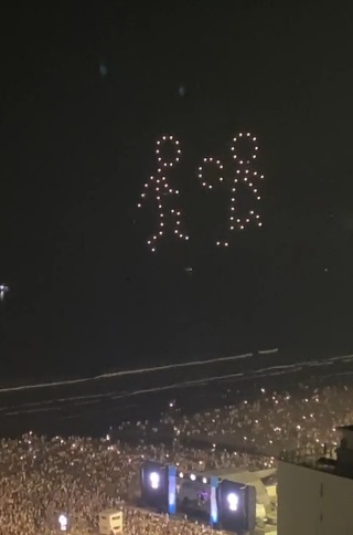 VÍDEO: Com drones, cidade de Santos faz homenagem a Pelé no Réveillon