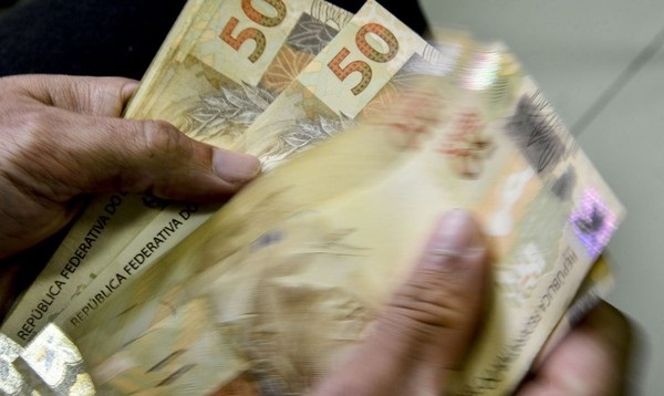 Salário mínimo de R$ 1.320 começa a valer neste domingo (1º)