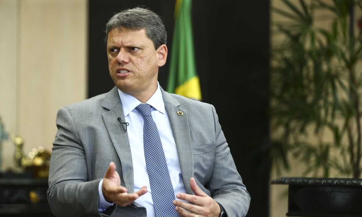 Bolsonaro é ovacionado em discurso de posse de Tarcísio de Freitas