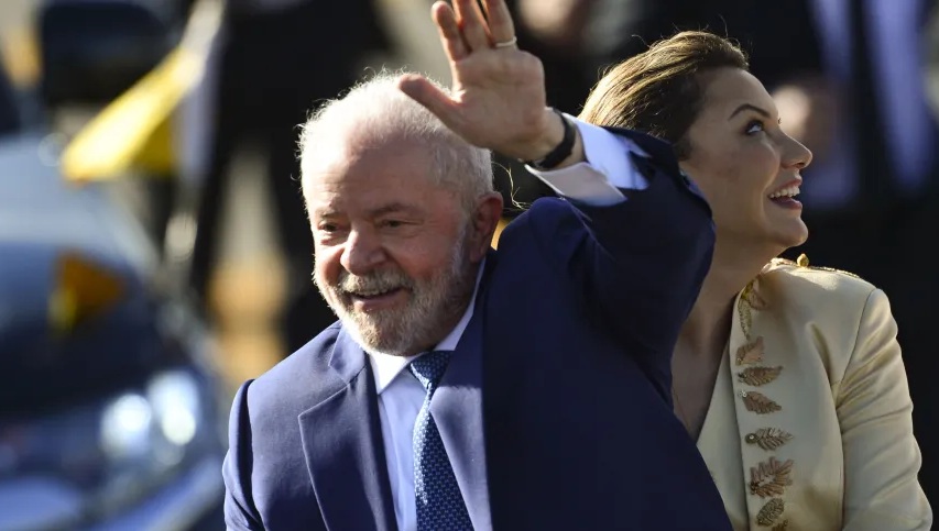 Em discurso sobre o que pretende fazer, Lula reafirma sua agenda retrógrada, diz jornal