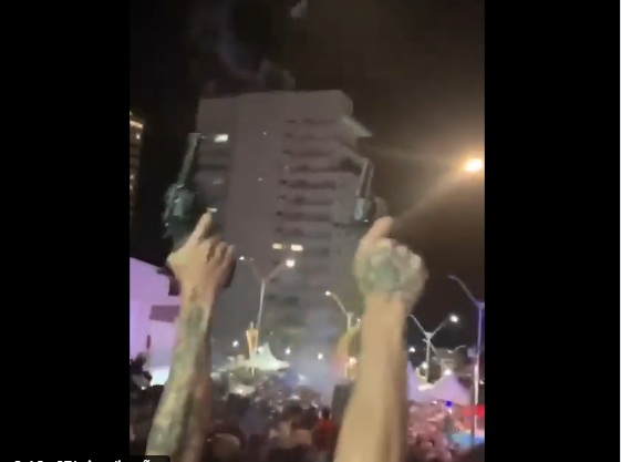 VÍDEO: Homens atiram para o alto durante festa da virada de ano em Mãe Luiza