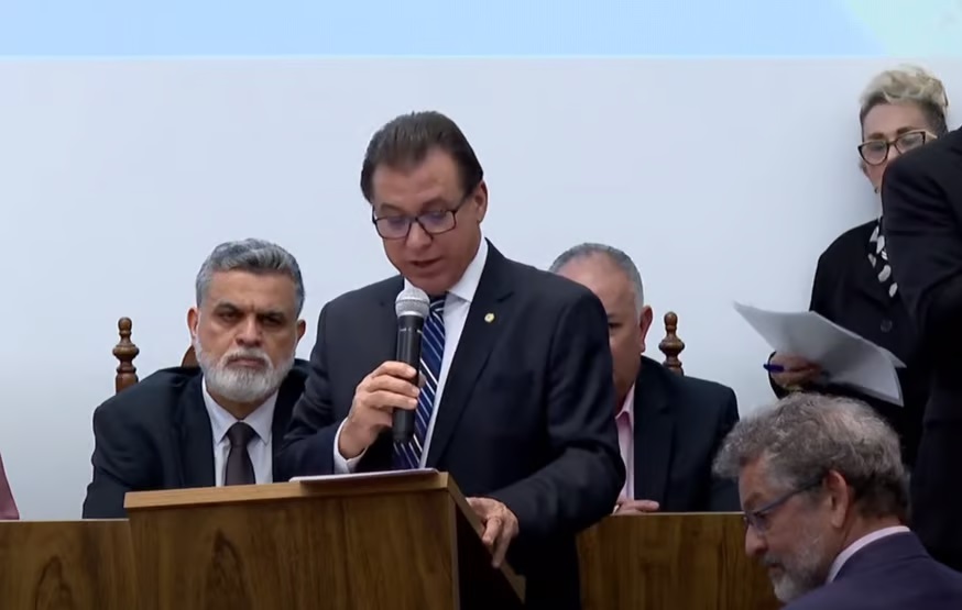 Ministro defende regular trabalho por meio de aplicativos