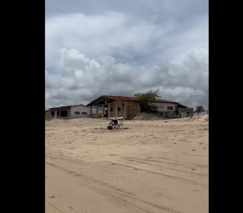 VÍDEO: Buggys transitam na beira da praia de Graçandu e causam prejuízo a banhistas