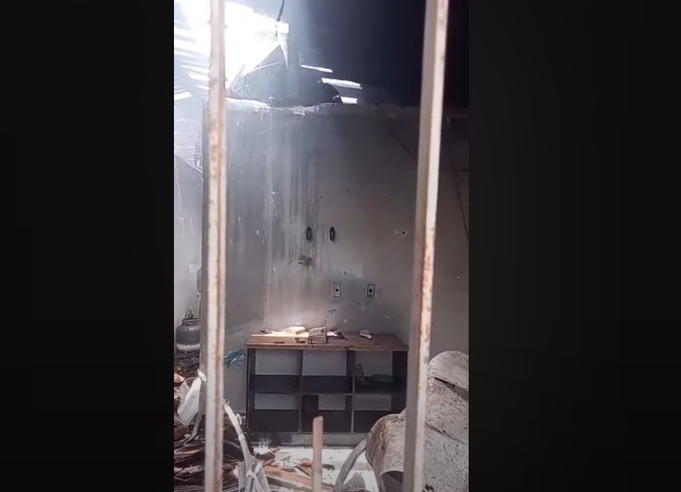 VÍDEO: Bíblia é uma das únicas coisas que resistem durante incêndio em residência Grande Natal