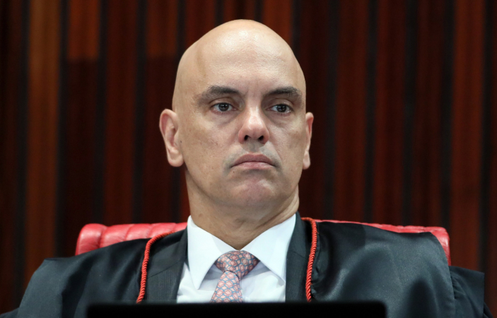 Alexandre de Moraes determina a própria prisão em invasão ao sistema do CNJ