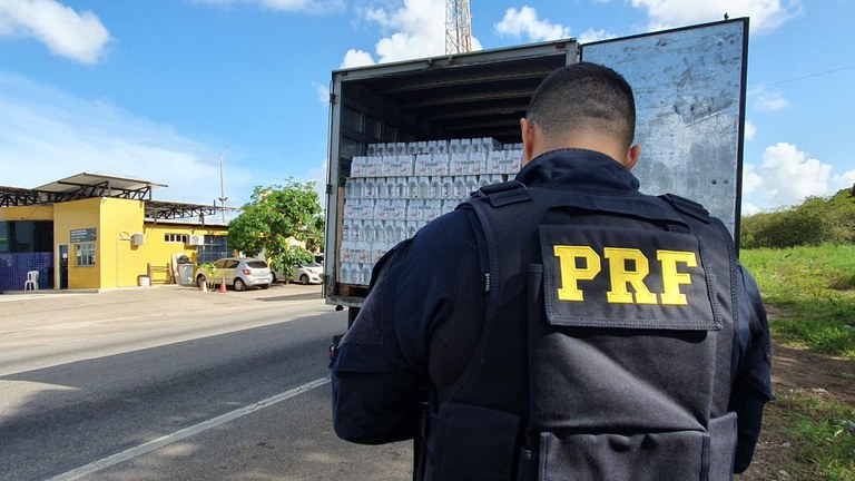 PRF apreende mais de 18 mil bebidas alcoólicas sem nota fiscal na Grande Natal