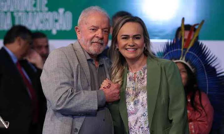Mais um: quarto miliciano tem laços com ministra do Turismo