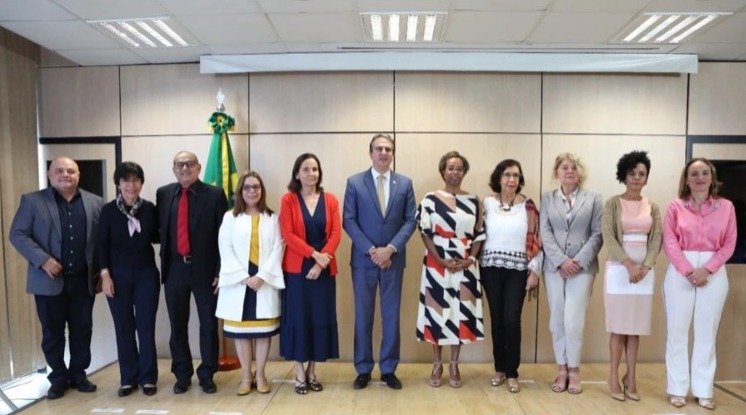 Ministro da Educação de Lula soma 8 com 4 e dá 11; VEJA VÍDEO