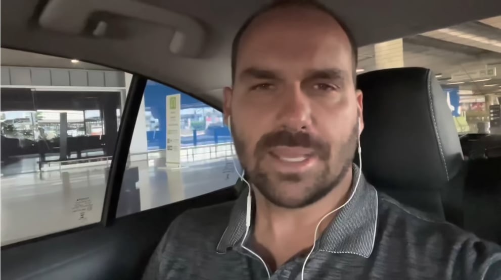 Eduardo Bolsonaro quer convocar ministra do Turismo para explicar envolvimento com milícia
