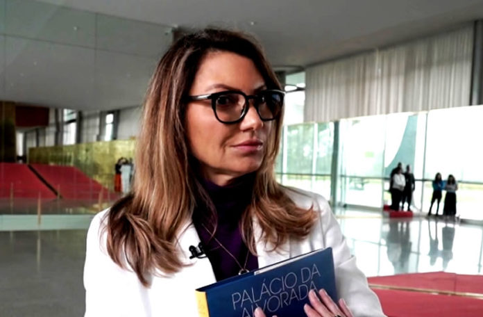 Filha de Michelle Bolsonaro rebate Janja sobre Alvorada: 'mulher sem noção'