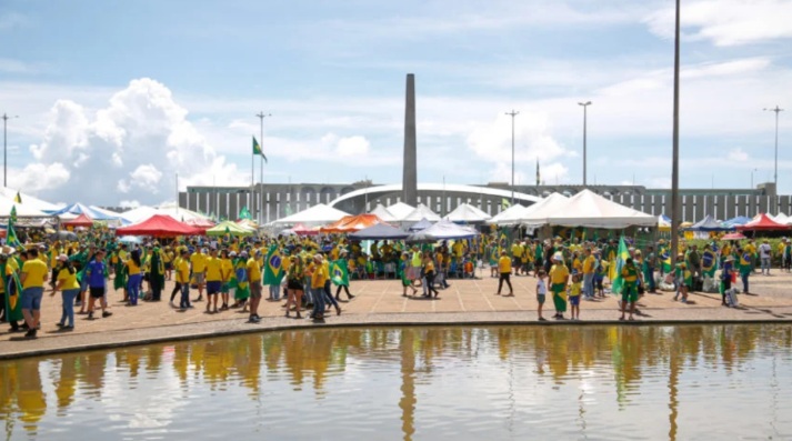 Cerca de 80 ônibus chegam a Brasília para ato anti-Lula