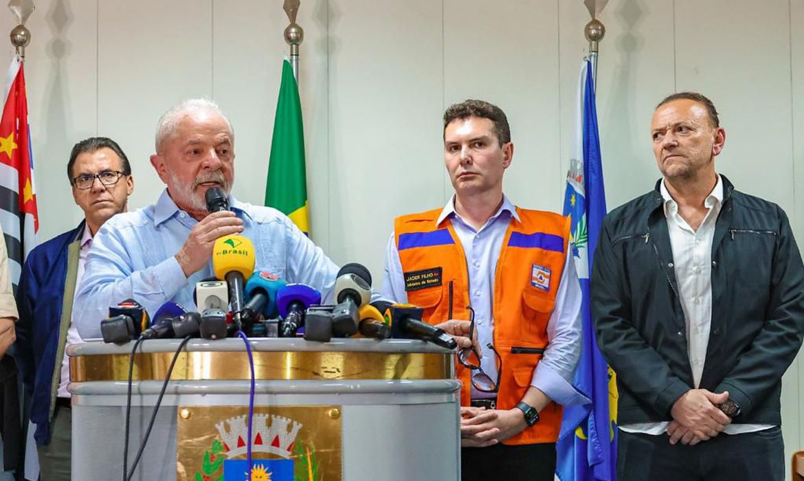 Lula diz fake news ao alegar que movimentos de esquerda nunca invadiram sedes dos Poderes