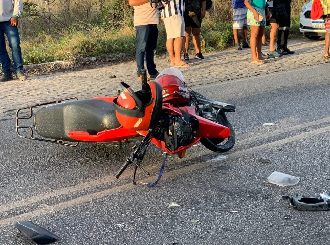 Motociclista morre após colidir com carro em rodovia na Grande Natal